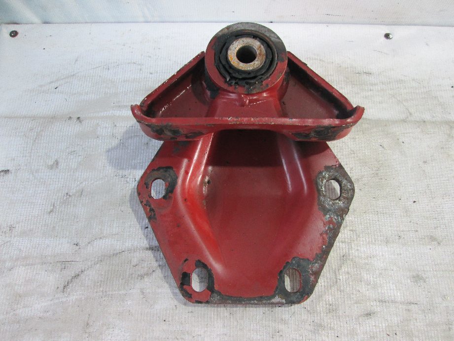 кронштейн передней рессоры задний б/у \ разбит сайлентблок - 1